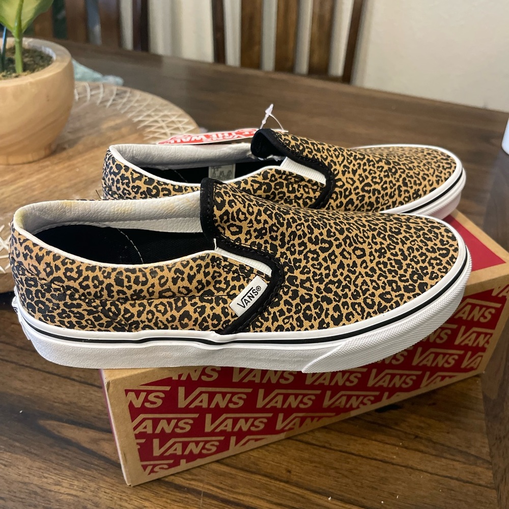 Girls Vans size youth 5 NIB